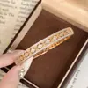 A Popular Pulseira Romboidal Preenchida com Diamantes Cintilantes do Xiaohongshu é Versátil, de Alto Padrão, com Design Requintado e Único, Cheia de Diamantes em Estilo Antigo