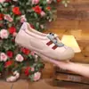 Tênis Casuais Esportivos de Solado Macio de Corte Baixo para Mulheres 2026 Nova Coleção Primavera/Outono Solado Grosso Antiderrapante Leve Estilo Fino Sapatos Individuais Femininos Versáteis