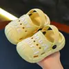 Zapatos Croc para Niños Verano Nuevo Modelo Sandalias de Dibujos Animados Antideslizantes para Interiores para Niñas Pequeñas y Niños Pequeños, Adecuados para Uso en Exteriores en la Playa