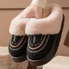 Zapatillas de Algodón Peludas de Suela Gruesa Otoño Invierno 2026 para Mujer Bordado Retro Más Terciopelo Cálido Ropa para el Hogar Ropa de Exterior Punta Cerrada Felpa