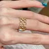 Artículo Más Vendido de Xiaohongshu: un Anillo de Malla Diamantada Muy Brillante con un Diseño Abierto, un Anillo de Alta Gama, Elegante y Exquisito para el Año del Caballo