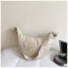 Bolsa de dumplings de gran capacidad con diseño transfronterizo para mujer, nueva moda vintage super popular bolsa de cuerno, bolso de hombro y cruzado para el trabajo