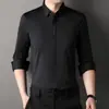 Camisa popular de otoño para hombre, moderna, casual, versátil, resistente a las arrugas, sin planchado, tapeta de botones oculta, camisa sin costuras para hombre