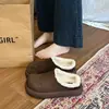 Novos sapatos de inverno 2026, sem cadarço, bico fechado, quentes e peludos, para mulheres baixinhas, com solas grossas e forro de fleece