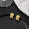 Brincos Argola Linha Escovada de Metal Personalidade Agulha de Prata, Estilo Cool Minimalista de Luxo Leve Brincos em Forma de C de Alta Qualidade para Mulheres