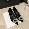 Zapatos retro de lujo ligero para mujer con hebilla de pedrería, acabado mate, punta fina, corte bajo, tacón medio, adecuados para el uso diario y banquetes, cómodos y versátiles.