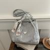 Bolso de Mujer 2026 Verano Nuevo Estilo Coreano Textura Simple Color Sólido Moda Tendencia Bufanda de Seda Bolso Tote Versátil para Hombro