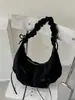 Bolsa de meia-lua plissada de grande capacidade para mulheres, nova moda 2026 bolsa de ombro de camurça com laço, bolsa transversal para o dia a dia