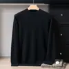 Suéter Masculino de Cashmere Puro com Gola Alta Meia-Calça Fina para Outono e Inverno Novo Pulôver Quente Solto e Versátil Suéter de Malha para Usar por Baixo