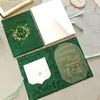 Invitación de boda vintage de terciopelo color camello con impresión en relieve, tarjeta de respuesta con código QR de forma especial, invitación de boda