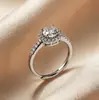 Anillo de Clúster Redondo Full Diamond de Venta Caliente en Comercio Exterior Transfronterizo, Anillo de Boda de Moda para Mujer, Anillo Hueco de Cuatro Garras, Moissanita