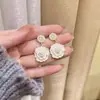 Aretes de Flor de Perla Coreanos para Mujer, Aretes de Lujo Ligero y de Alta Gama, Estilo Nuevo, Moda de Nicho, Aretes Versátiles al por Mayor