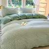 Juego de ropa de cama fresco y sencillo de cuatro piezas cuidadosamente seleccionado, funda de edredón de verano, juego de tres piezas para dormitorio de estudiante, ropa de cama de dibujos animados de una pieza