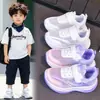 Zapatillas blancas para niños, zapatillas deportivas para niñas, malla transpirable, suela suave, nuevo modelo de verano, zapatillas ligeras para correr para niños mayores