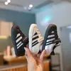 Zapatos nuevos para bebé, antideslizantes, para niñas y niños, de suela blanda, con diseño de concha, adecuados para bebés e infantes, zapatillas deportivas y tenis casuales