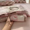 2026 Nuevo Estilo Algodón Esponjoso Hilo de Algodón Punto Triangular Colcha de Verano Colcha Refrigerante de Verano Colcha de Aire Acondicionado Juego de Cuatro Piezas