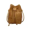 Bolsa Pequeña para Mujer 2026 Nuevo Estilo Bolso Cubo Tejido a Mano Sensación de Alta Gama Bolso de Hombro Único Cruzado Bolso para Viaje de Negocios Venta al por Mayor desde Una Pieza