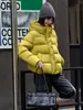Estilo Nuevo Invierno 2026 Chaqueta Acolchada Corta de Plumón de Pato al 90% para Mujer, Abrigo Casual de Moda Cálido con Capucha Estilo Coreano