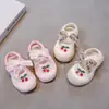 Zapatos Deportivos para Niñas 2026 Nuevo Verano Estilo Princesa Moño Punta Cerrada Zapatos de Playa para Niños Suela Suave Deportivos Lindos