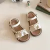 Zapatos de Princesa Calados con Punta Abierta para Niñas Primavera/Verano 2026 Nuevas Sandalias de Encaje con Perlas para Niños Mayores Zapatos de Playa de Moda