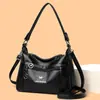 Bolsa Feminina de Couro Macio Mais Vendida Transfronteiriça 2025 Nova Bolsa Transversal Simples de Grande Capacidade Elegante Bolsa de Ombro Axilar