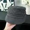 Boina plisada de estilo literario retro para mujer a principios de otoño, gorra de pintor casual y versátil, gorra plana simple de ala suave