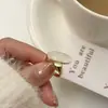 Anillo Abierto Ajustable con Diseño de Concha Marina Blanca Estilo Retro Europeo y Americano Unisex Acero de Titanio Joyería de Fábrica Transfronteriza
