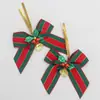 Decoraciones de lazo de campana de Navidad Colgante de regalo de Navidad Embalaje Cinta de tela roja y verde Accesorios para árbol de Navidad