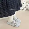 Estilo Nuevo Primavera y Otoño 2026 Punta Redonda Baja Puntos Negros Suela Gruesa Cómodo para Casa y Exteriores Deslizables Media Pantufla