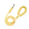 Correa de nylon con mango de espuma cómoda, correa de color caramelo para pasear perros, correa para perros duradera y de alta resistencia en stock