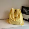 Mochila com Cordão Fashion Feminina 2026 Primavera Nova Simples de Mão Ombro Único Grande Capacidade Mochila de Viagem ao Ar Livre