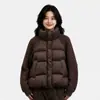Fotos reais de uma jaqueta acolchoada de plumas feminina com mangas de tricô, um estilo curto adequado para figuras petites, um novo casaco de algodão estilo coreano para outono e inverno