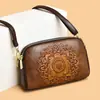 Bolso de teléfono móvil nuevo, moderno y elegante, bolso pequeño retro único para hombro y cruzado, bolso de concha casual versátil con relieve de nicho