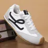 DeXun Sapatos 2026 Primavera/Verão Novo Estilo Confortáveis Leves Fundo Plano Retrô Versátil Sapatos Forrest Gump Casuais Macios Sapatos de Solado Plano Atacado