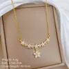[Acero de Titanio] Collar con Colgante de Zirconia en Forma de Llave con Diamantes Completos, Estilo Palacio Lujoso, Cadena Versátil para la Clavícula para Mujeres, Cadena de Acero de Titanio