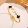 Moda europeia e americana de alta qualidade Clover preto e branco concha titânio aço pulseira feminina micro diamante incrustado pulseira não desbotamento acessórios personalizados