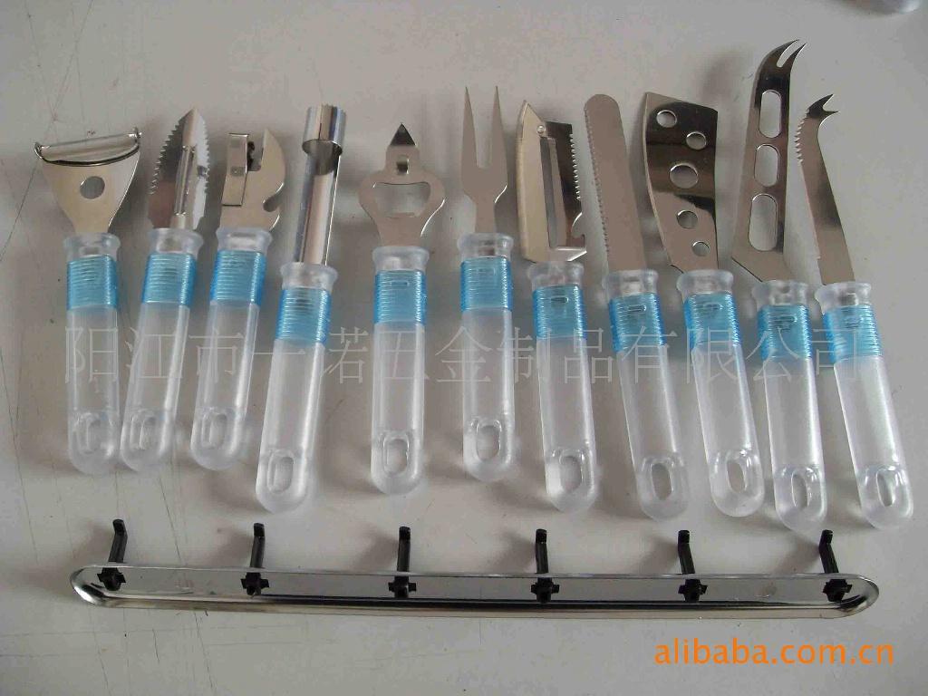 A-015O小厨具压蒜器开瓶器,果心抽打蛋器瓜刨水果刀比萨刀