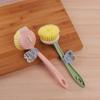 Escova de limpeza de pratos para pendurar na cozinha, escova de plástico criativa com cabo longo para remover manchas de óleo, escova para lavar panelas, fornecimento de loja de 2 reais