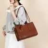 2025 Nova Bolsa Transfronteiriça para Sogra Conjunto de Três Peças Bolsa Feminina Couro Macio Bolsa de Mão Feminina Moda Europeia e Americana Bolsa de Ombro