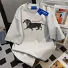 Camiseta estampada de manga corta, simple y elegante, para ir al trabajo, unisex, casual de verano, corte holgado, top de moda versátil gris claro