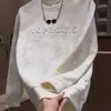 Versátil suéter nuevo de otoño e invierno de moda con estampado degradado de letras en relieve, sudadera casual de moda de manga larga para hombre
