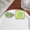 Broche Metálico de Rana de Dibujos Animados para Aficionados Rana Acostada Plana Pin con Lema en Inglés Accesorios para Ropa y Bolsos Fuente Transfronteriza
