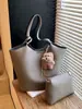 Bolsa Tote de Gran Capacidad para Mujer 2025 Nueva Bolsa Cubo Versátil de Moda de un Solo Hombro Bolsa para Suegra Bolso Sencillo para Mujer