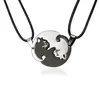 Acero Inoxidable Acero de Titanio Amor Corazón de Melocotón Redondo Blanco y Negro Gato de Pareja Accesorios Mochila Escolar de Pareja Colgante Fábrica Venta al por Mayor