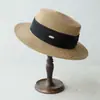 Sombrero de Paja de Ala Plana de Alta Calidad Nuevo Verano 2025 para Mujer, Sombrero Parasol Francés Elegante con Protección Solar para la Playa