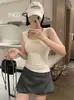 Camiseta sin mangas 8903 Cepillada de Hombro Ancho para Mujer con Cuello Cuadrado, Almohadillas en el Pecho para Cubrir los Costados, Versátil, Adelgazante, Camiseta Básica a la Moda, Anti-Exposición