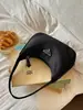 Bolso de Mano para Mujer Estilo Nuevo Transfronterizo, Moderno 2026 Casual Gran Capacidad Versátil Bolso Simple Tipo Dumpling al por Mayor Bolso de Hombro Ligero