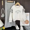 Conjunto de Niña para Primavera y Otoño: Conjunto de Dos Piezas de Sudadera de Manga Larga y Pantalones con Estampado de Letras y Lazo, Ropa Infantil Casual Transfronteriza