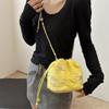 Bolso Nicho de Moda Versátil Casual para Mujer 2026 Nuevo Verano Elegante Bolso Cruzado Tela de Nylon Bolso de Cubo de un Solo Hombro
