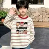 Camiseta de manga larga a rayas de retazos de algodón puro para niños, nuevo estilo primavera y otoño 2026 para niños, camiseta básica holgada, top de moda